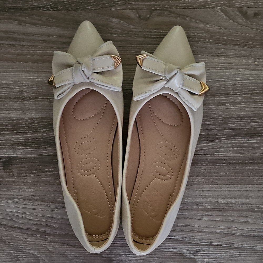 Elegant Cream Bow Flats